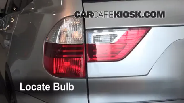 2008 BMW X3 3.0si 3.0L 6 Cyl. Éclairage Feu clignotant arrière (remplacer l'ampoule)